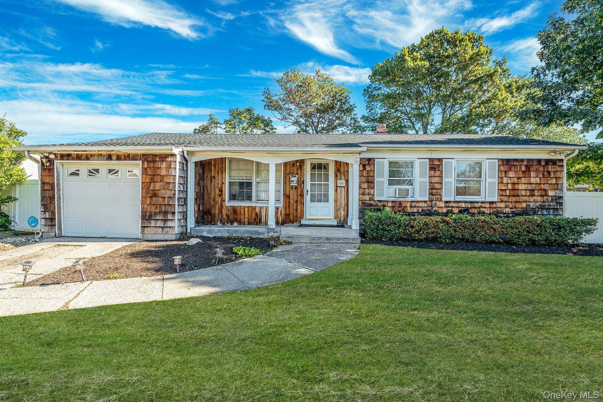 Mint condition ranch offering nearly 1, 900 sq.