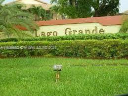This great townhouse has a 3 bedrooms and 2 bathrooms, very spacious and bright with a lake view, centrally located at Lago Grande community, near to every shopping areas, major ...