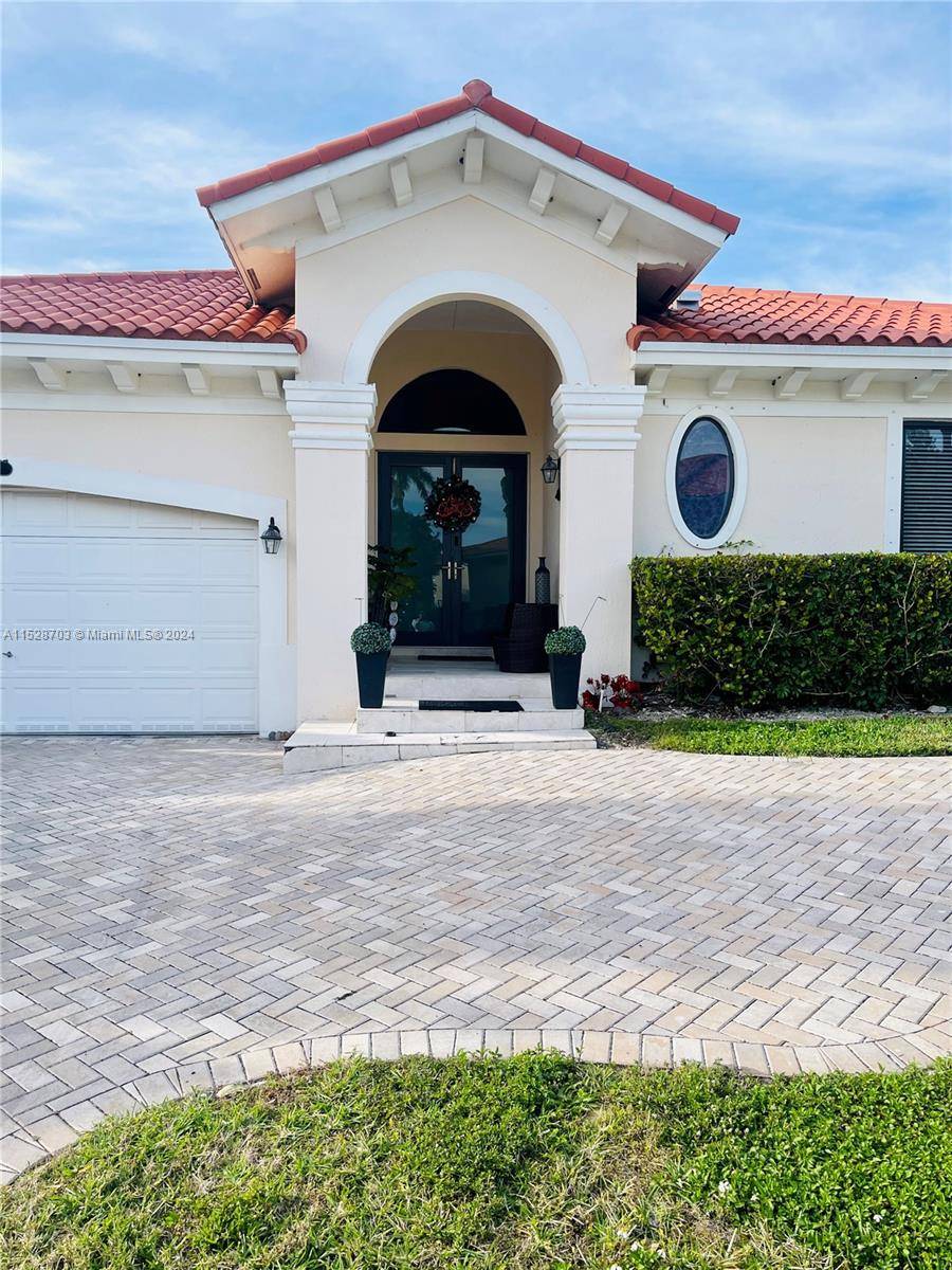 Very Nice and very well kept home in the exclusive gated community of Cutler Cay, spacious high ceilings with high impact windows and doors trough out the entire house.