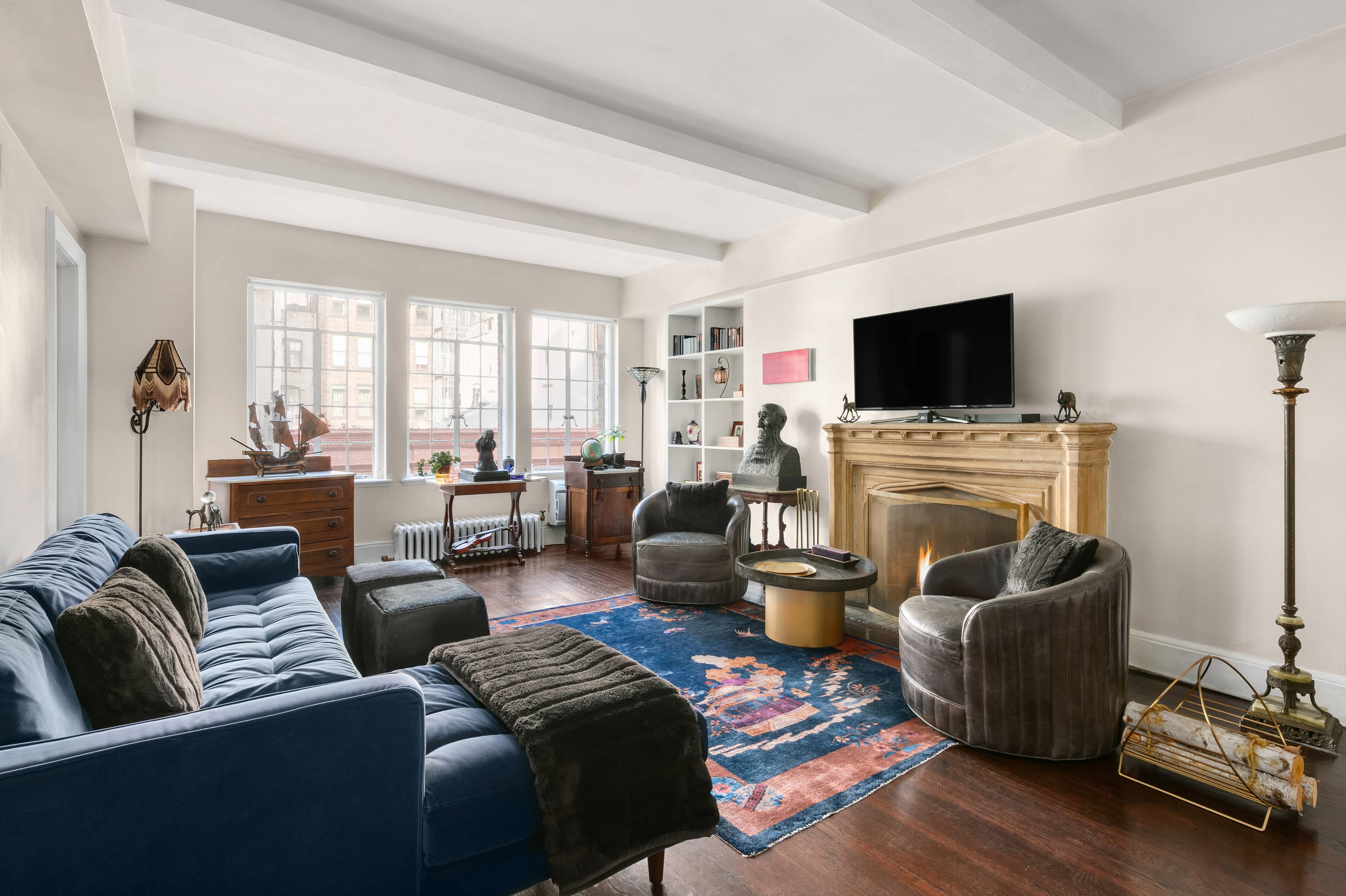Apartment 7J is a beautifully maintained move in ready one bedroom in one of the most desirable prewar co op buildings in prime Greenwich Village.