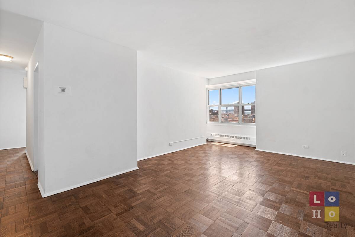 Sun filled 1 bedroom apartment featuring views of the downtown city skyline, including the Manhattan Bridge amp ; Freedom Tower, from every room !