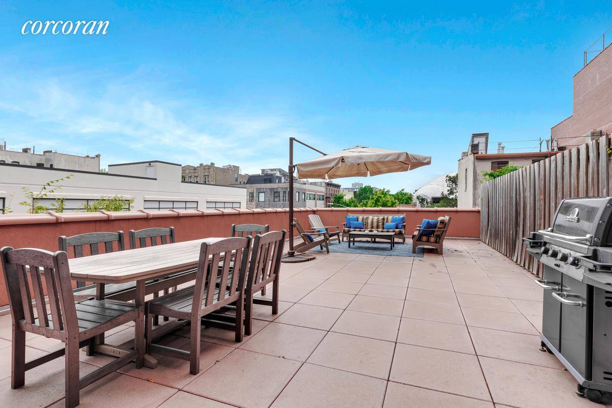 Built in 2012, this spacious three bedroom, 2 bath, nestled between Boerum Hill and Cobble hill is the one you have been waiting for to come to market !