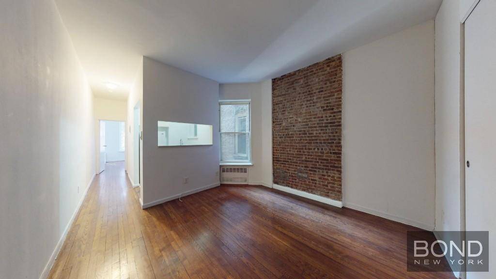 Large and renovated 1 bedroom in a heart of UES !