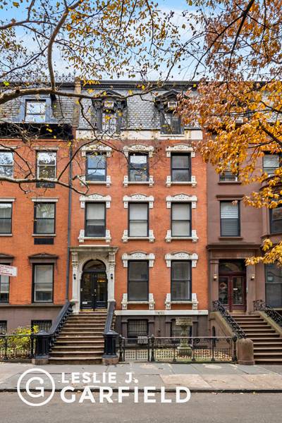 Set on a classic, tree lined block in Brooklyn Heights, 56 Pierrepont Street is a grand and stately 25' wide townhouse.