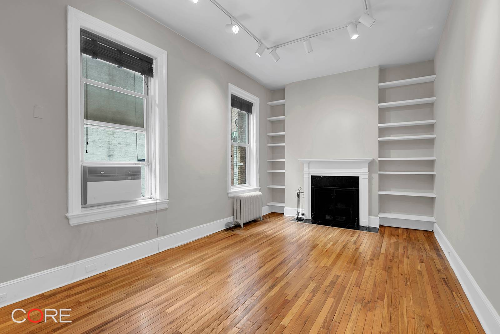 1. 5 MONTHS FREE ON A 12 MONTH LEASE Enjoy this spacious, updated loft apartment located in Midtown South's Murray Hill district in a historic townhouse.