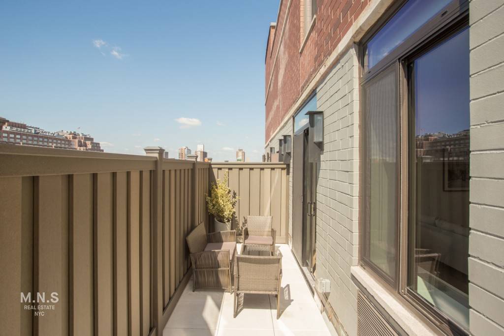 Now Available, Newly Renovated 1 Bedroom with A Private Rooftop Terrace !