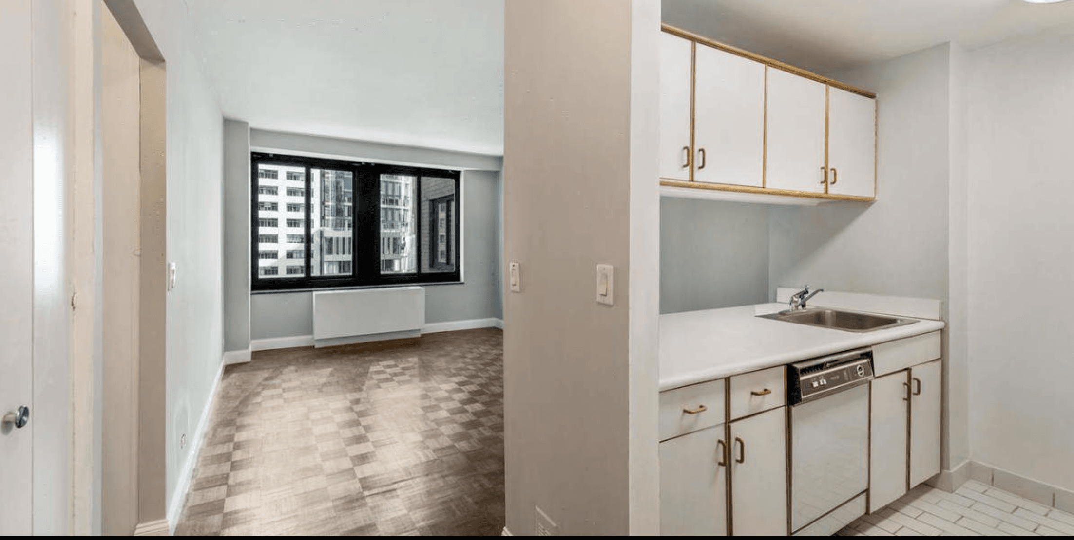 Suburbs in the city ! Welcome home to this spacious, sunny 1BR with hardwood flooring, oversized windows and abundant closet space.
