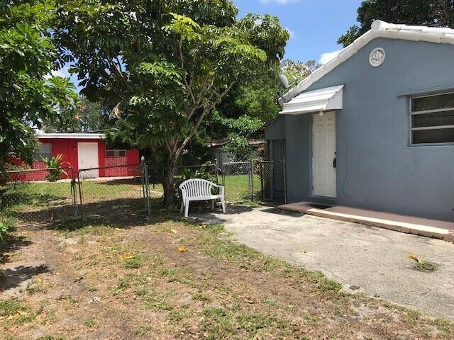 Attention INVESTORS ! Excellent opportunity Ideal as an Investment for IMMEDIATE RENTAL 2 Separate EFFICIENCY Units Front home is in move in condition while Rear home is in Renovation stage ...