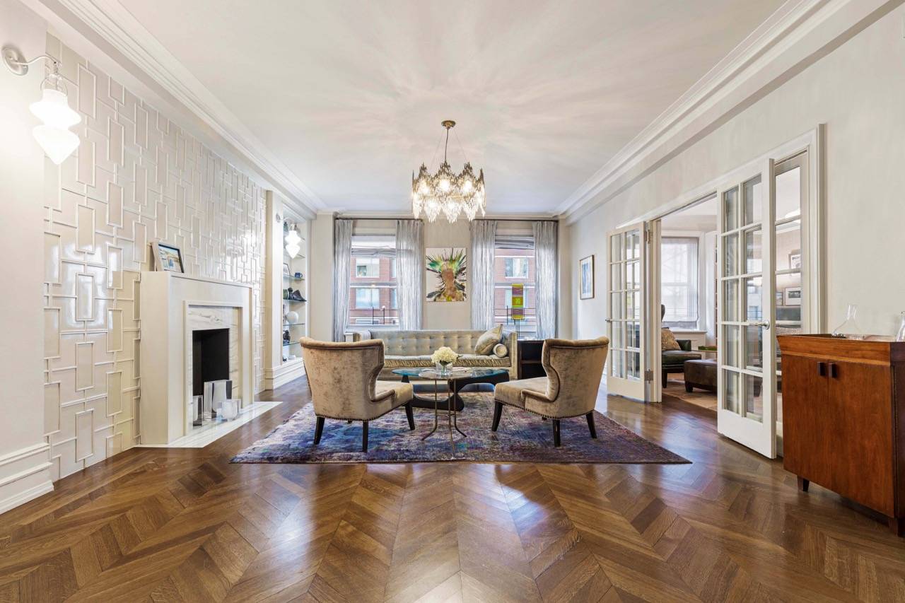 Grand amp ; Elegant Prewar 10 Room Residence on the Upper West Side Discover the timeless beauty of this expansive 3, 100 square foot, 10 room home, featuring soaring close ...