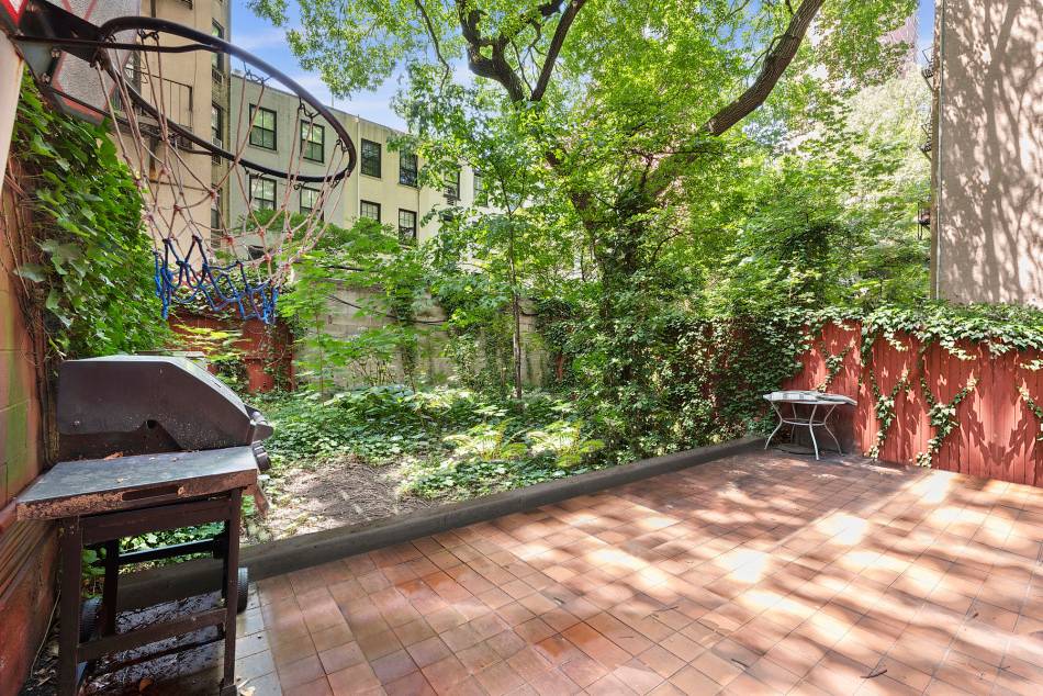 HUGE PRIVATE BACKYARD OASIS on the Upper East Side !
