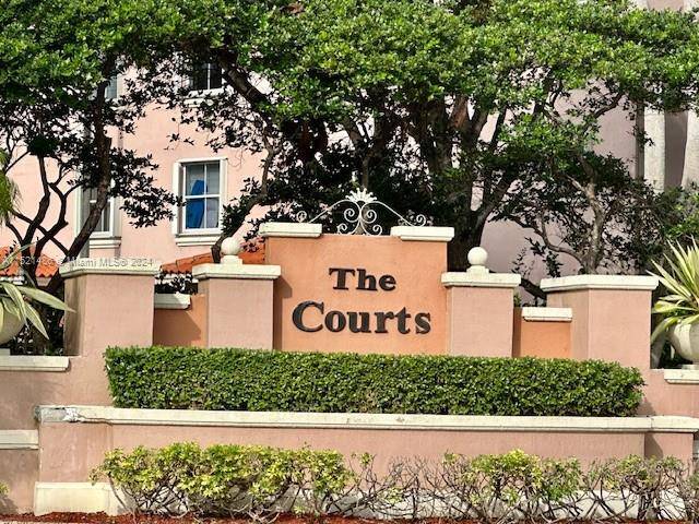 Excellent well kept unit at The Courts of Doral with 3 beds and 2 full bathrooms.
