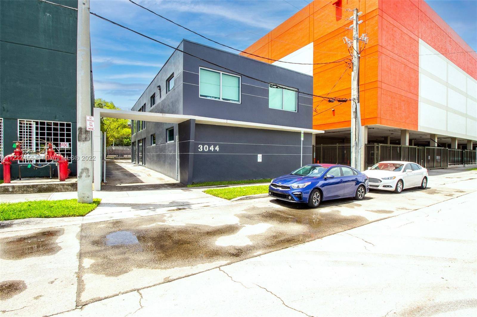 Free Standing office space centrally located off of US1 and the Coconut Grove area, just two blocks away from the Coconut Grove Metro rail Station.