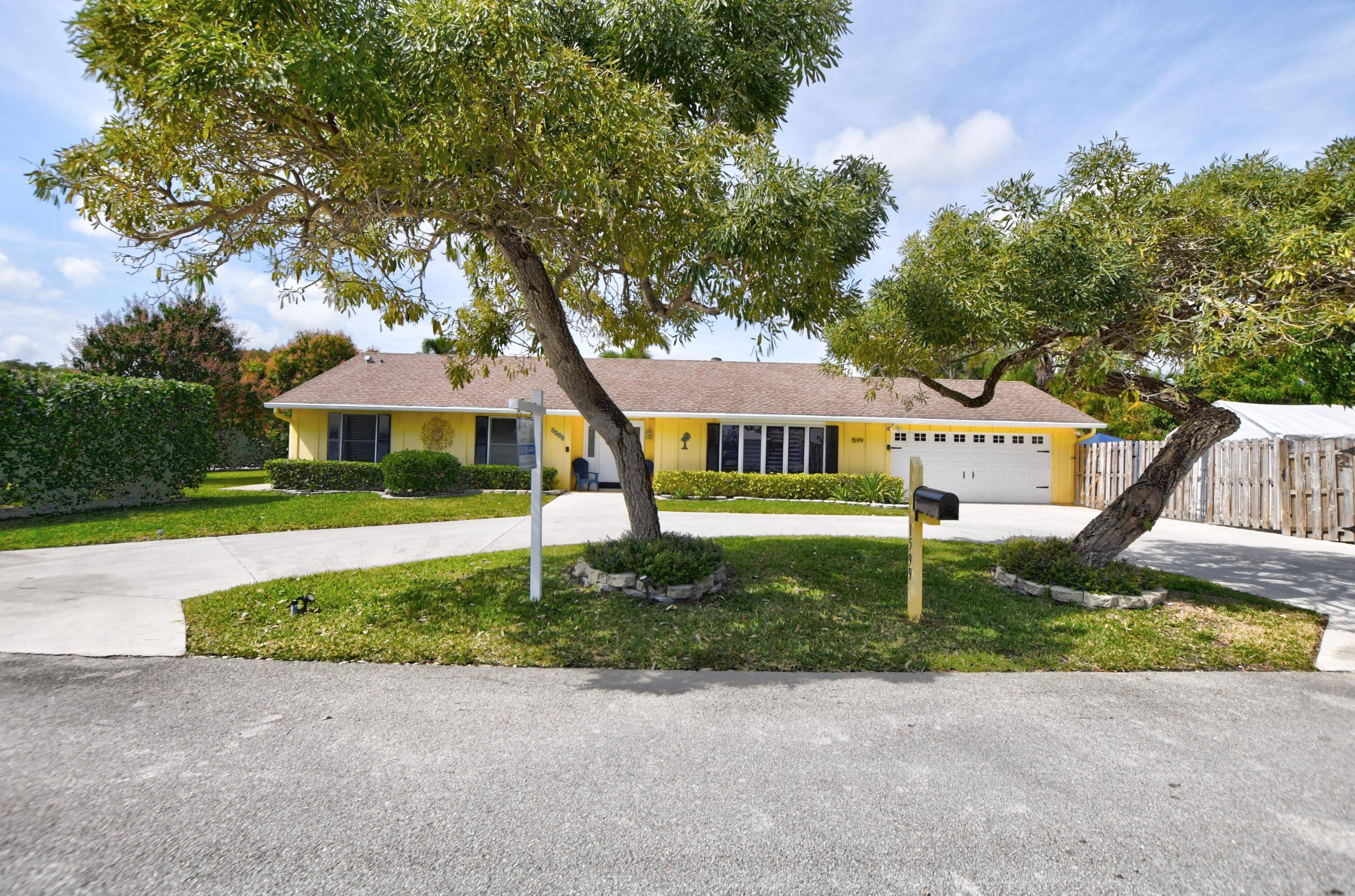 NO HOA ! OVERSIZED CORNER LOT IN THE HIGHLY COVETED PALM BEACH FARMS COMMUNITY AND ADDISON MIZNER SCHOOL DISTRICT.