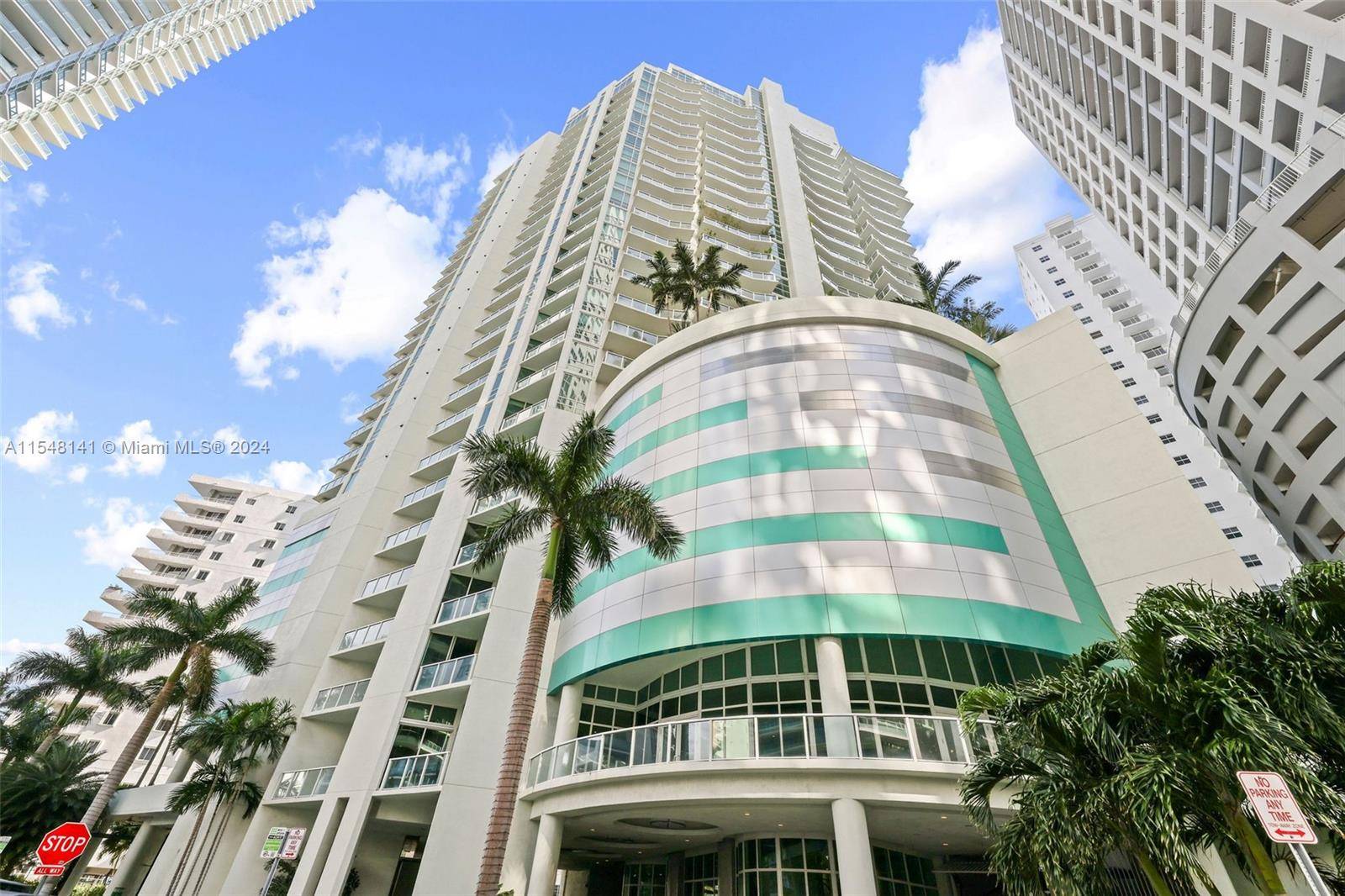 Excellent condition 1 bedroom 1 bath at The Emerald in Brickell.