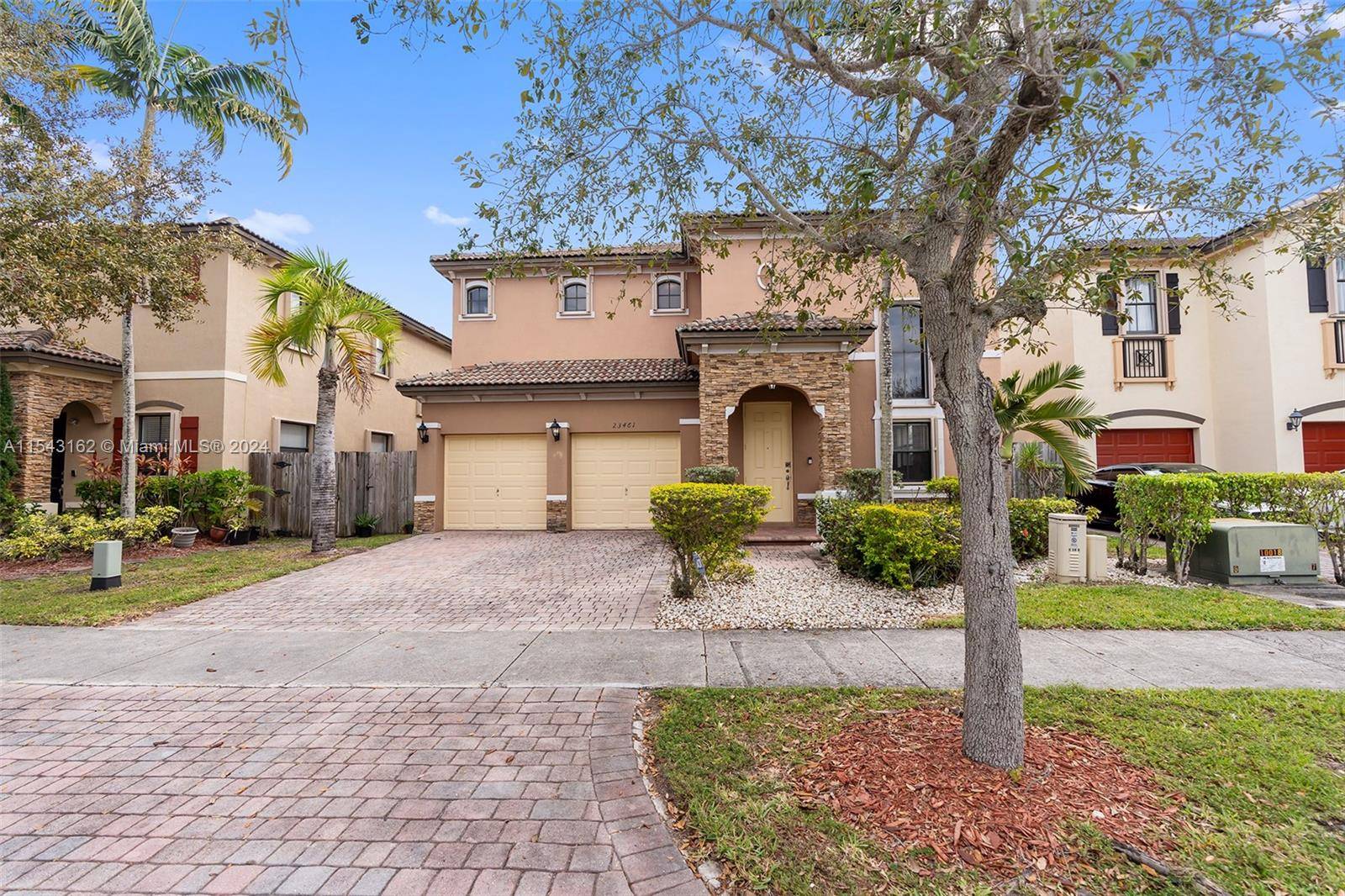 Imagine calling this gorgeous 4BR, 3BA lakefront house in Silver Palms your home !