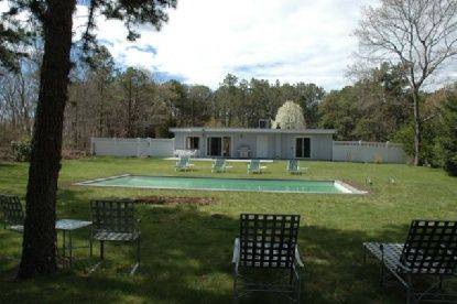 East Hampton 3 Bed With Pool - Close to All - Great Price!