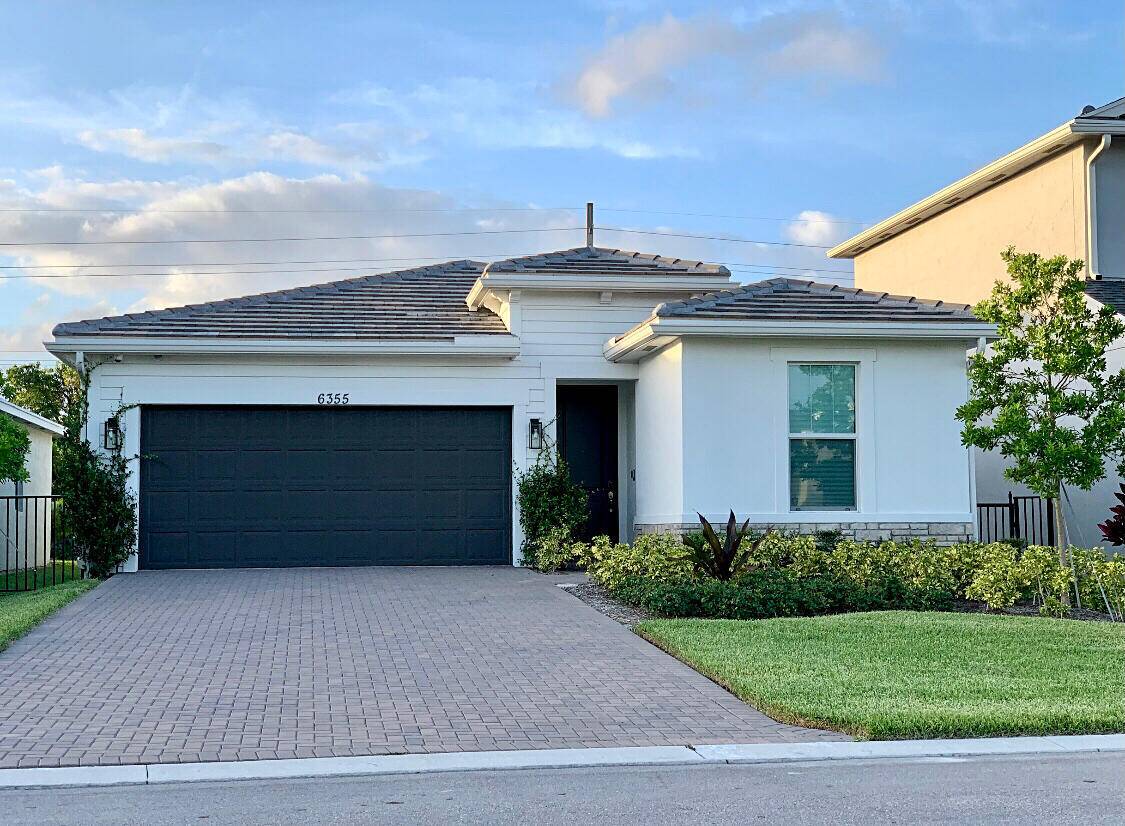 Welcome to this stunning and modern, four 4 year old single family home located in the desirable Solcera Community, built with quality and style in mind !