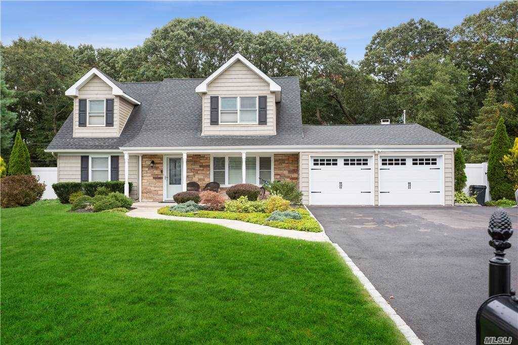 FANTASTIC 4BEDROOM 2 FULL BATH EXPANDED CAPE IN STONY BROOK.