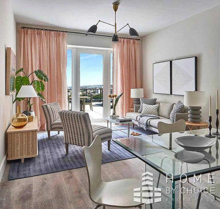 This sprawling 1, 582 square foot floor thru encompasses the entire width of the building with sweeping 270 degree views, 1, 498 square foot private terrace facing South and large ...