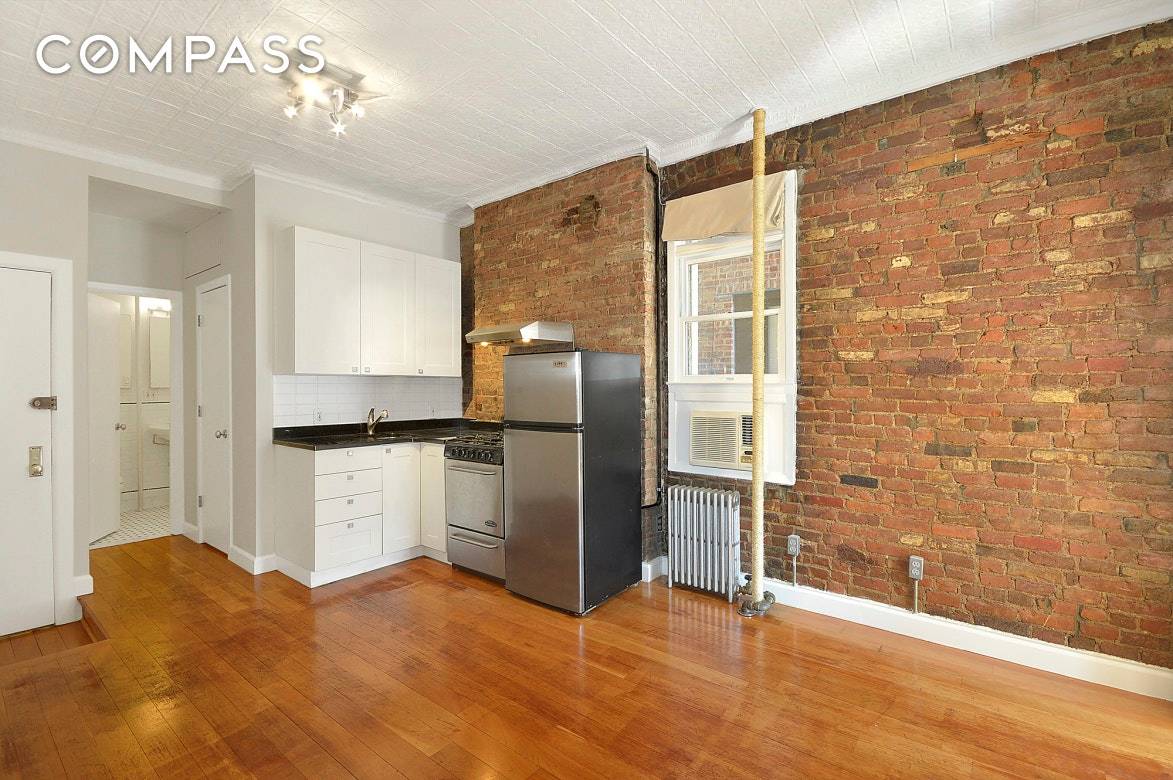 A perfectly located and super quiet true one bedroom in prime SoHo with lots of prewar details and charm.