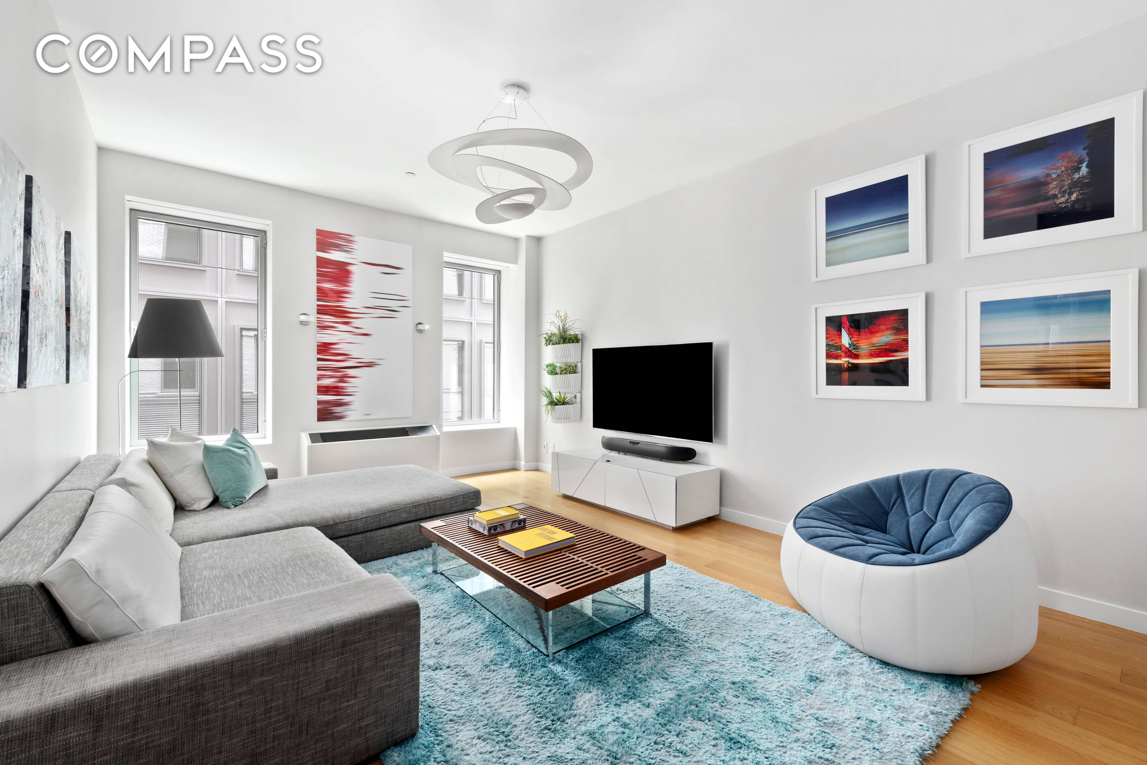 Don't miss your chance to experience the ultimate TriBeCa living in this spacious one bedroom, one bathroom apartment !