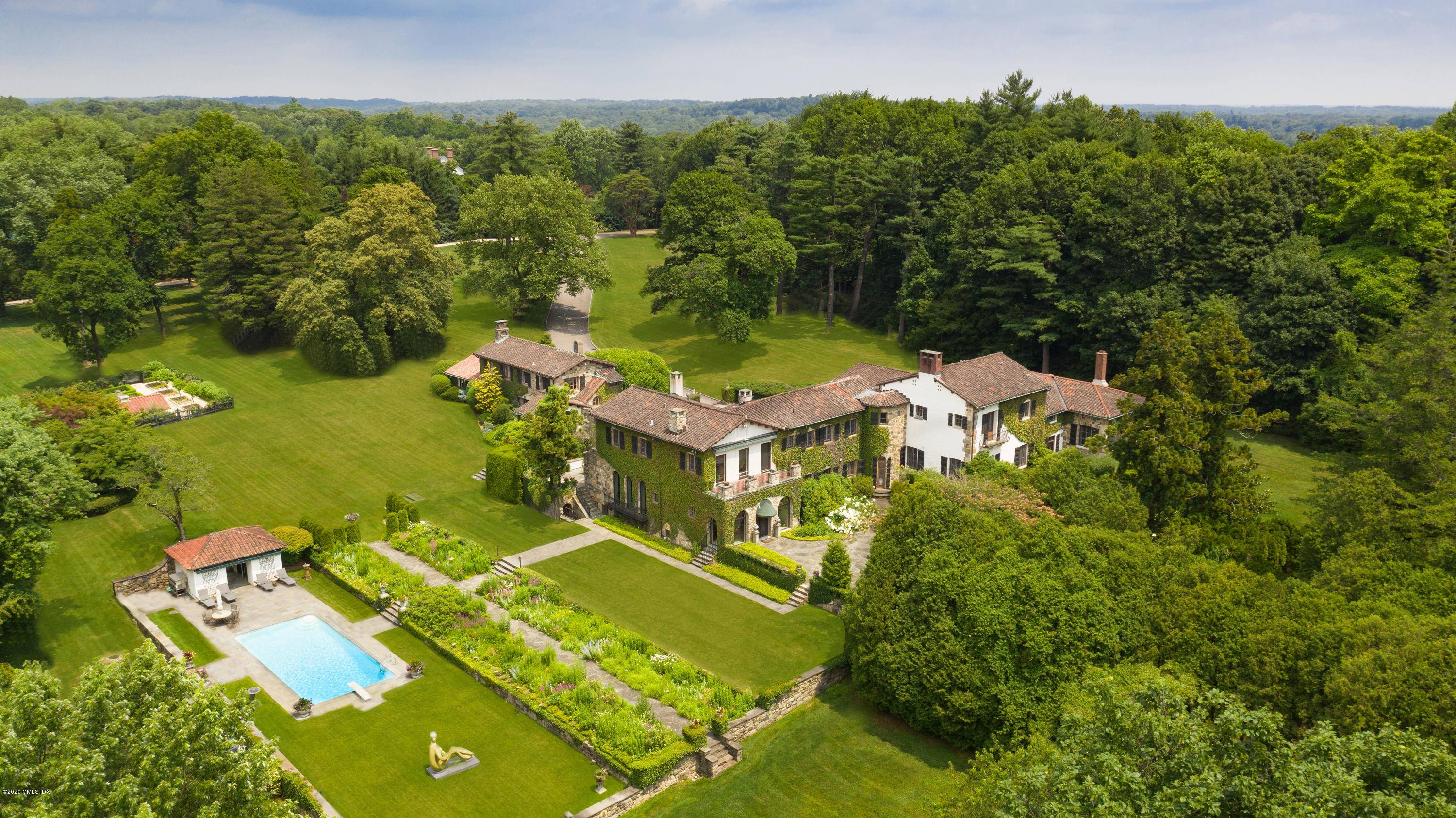 Sunridge Farm, one of Greenwich's last remaining Great Estates, offers a rare combination of spectacular park like land and a home of architectural mastery.