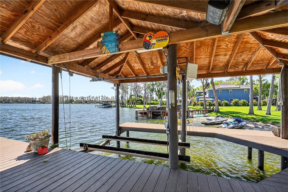 Covered dock with boat lift