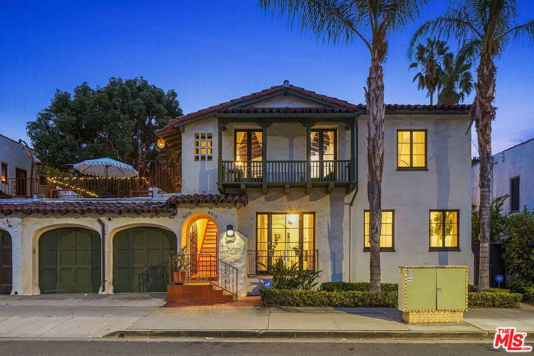 8210 Willoughby Ave 4BR Hollywood Hills East La
