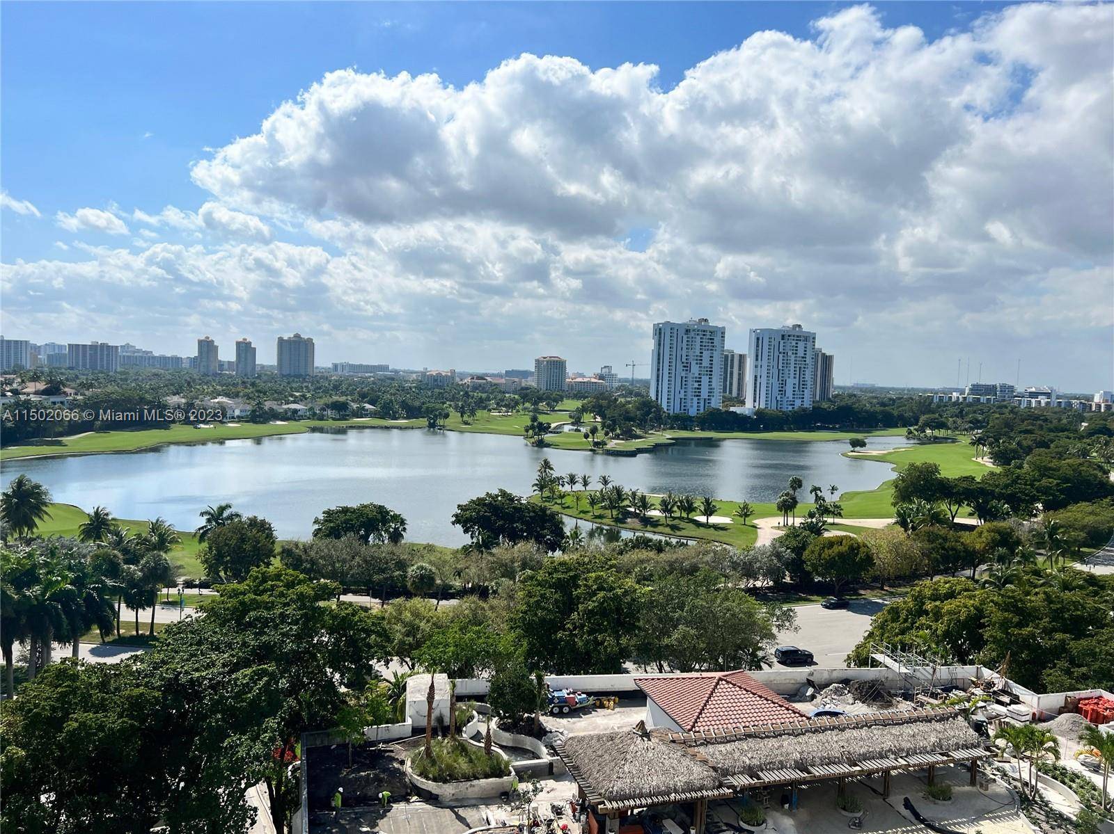 Large 2 2 condo in Aventura, near the mall and other shopping areas, also close to beaches and US1 and 2 international airports.