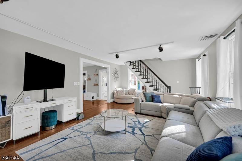 Liv Rm