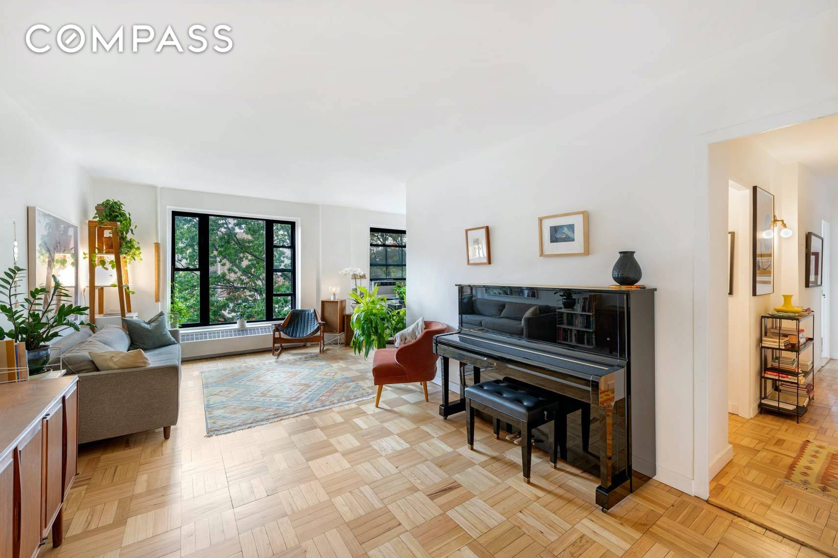 This bright and airy convertible 2 bed offers you the opportunity to buy in to the Clinton Hill co ops at a fantastic price.