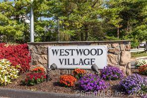 Wow, Wow, Wow ! This 1 bedroom ranch unit in a desirable complex shines !