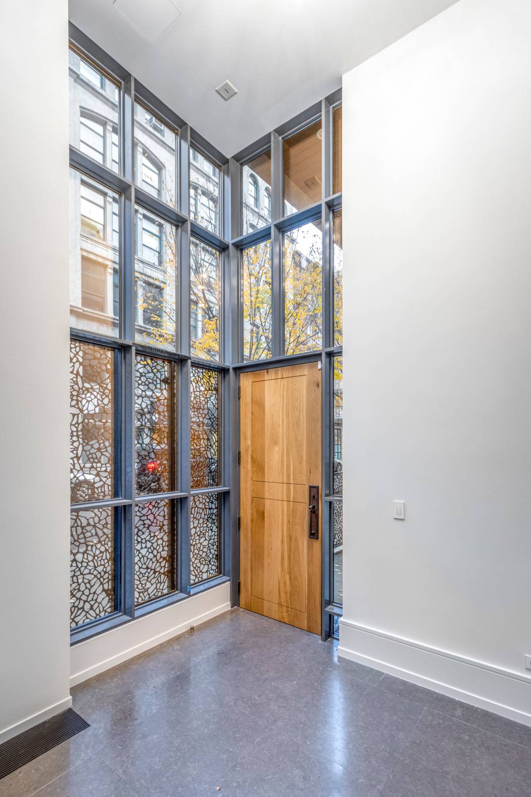 ULTIMATE PRIVACY MEETS CONVENIENCE AT THIS SULLIVAN STREET TOWNHOUSE NOW AVAILABLE FOR RENT Rarely Available amp ; Highly Desirable Triplex featuring a Private Parking Space, Exclusive Entrance on Sullivan Street, ...