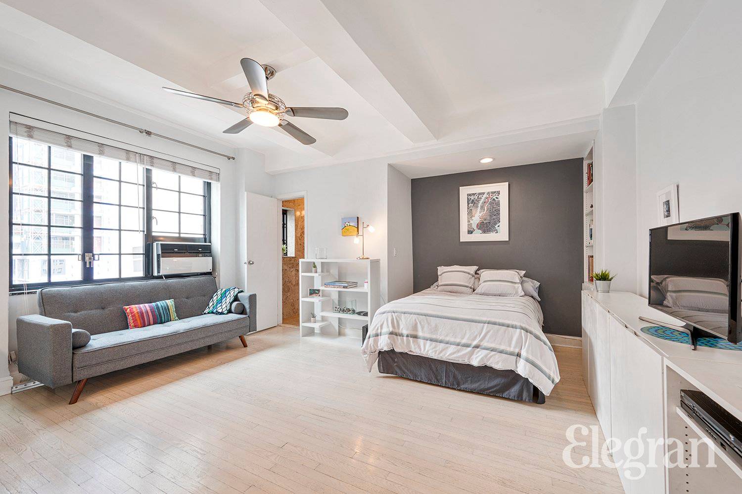 Central, Spacious Studio in Midtown Manhattan Neat as a pin and excellently located in Murray Hill on 35th Street between 2nd and 3rd Avenues, this gorgeous studio is convenient to ...