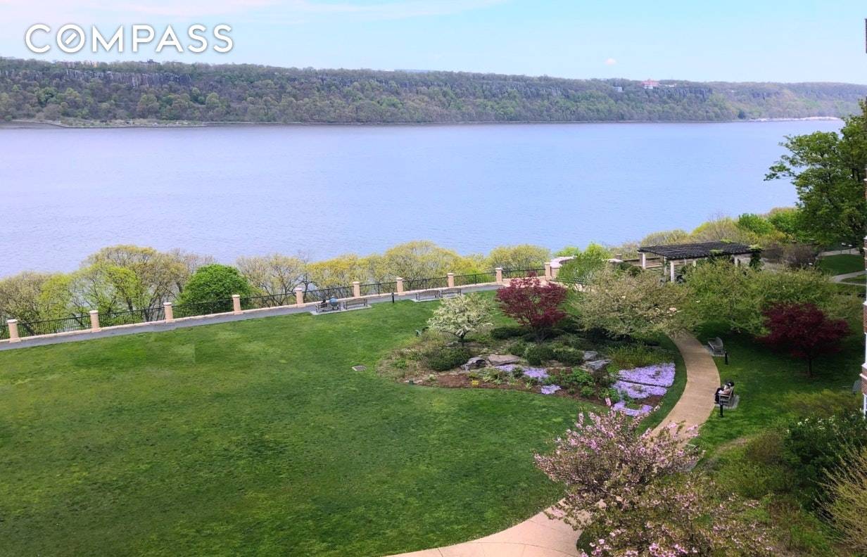 Heavenly Hudson Views Look no further this home has the BEST views in Castle Village !