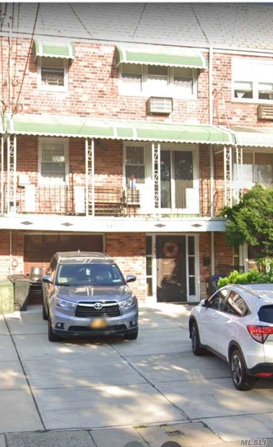 Excellent 3 Bedroom Rental in Queens Village area, Quite and Nice block, School Dist 29, Shopping And transportation closeby.