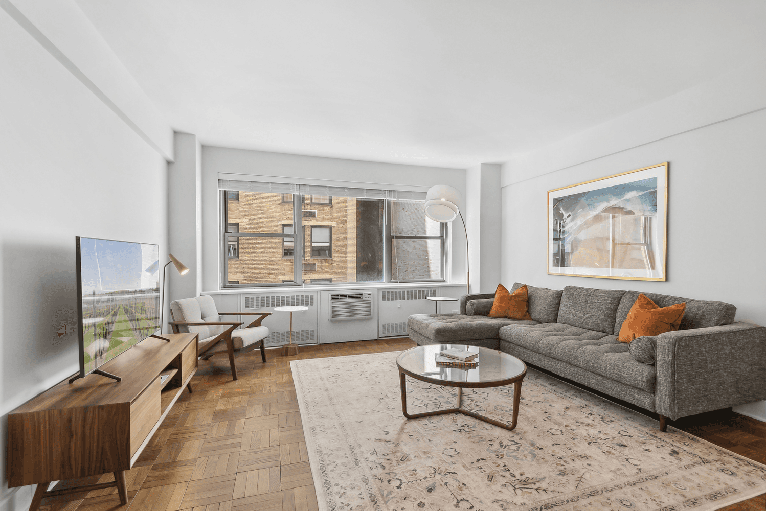 Location, Space, and Low Monthies110 East 57th Street is a full service building, with an elegant entrance, and ideally situated off the corner of Park Avenue and East 57th Street.