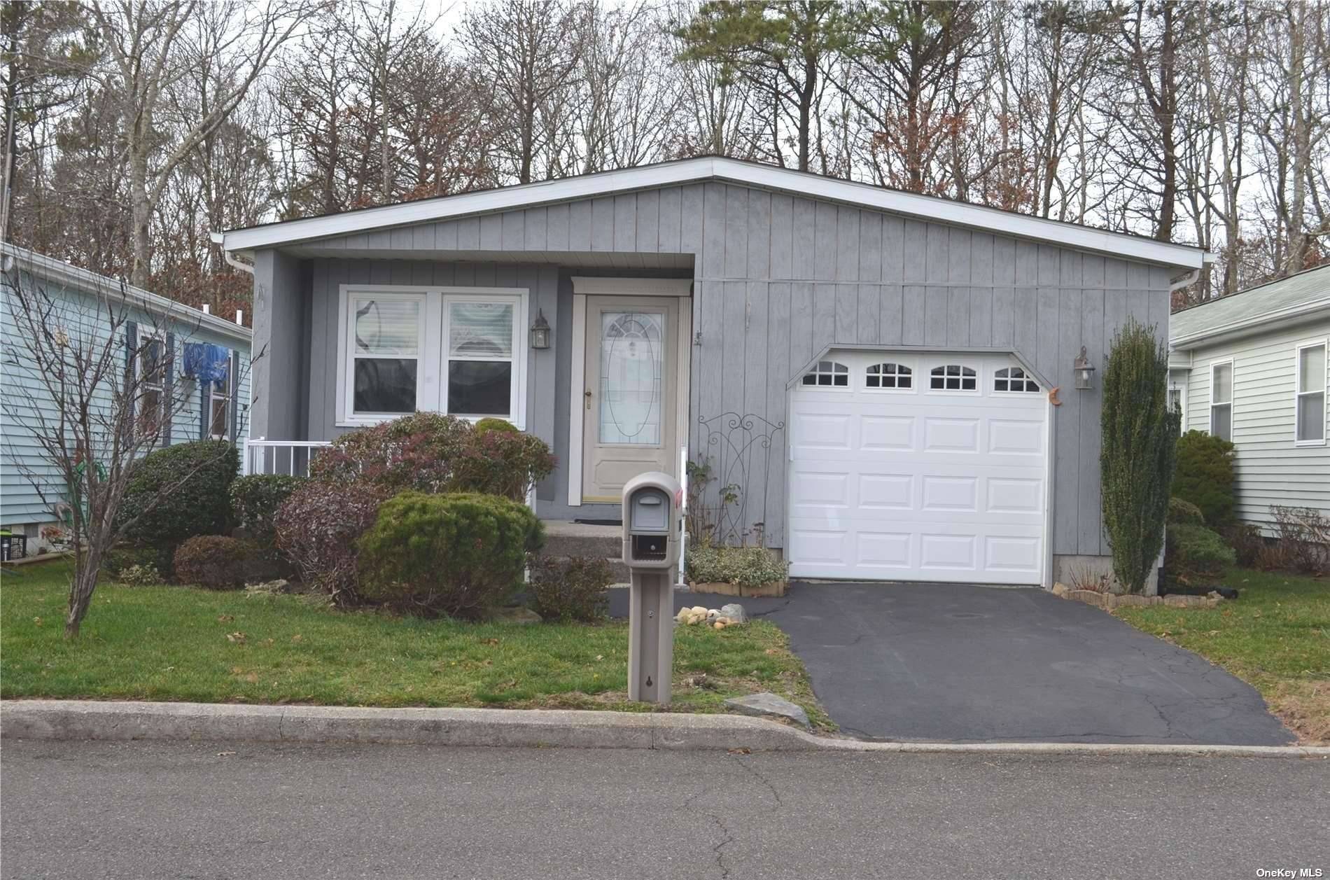 Welcome to your dream home in Manorville !