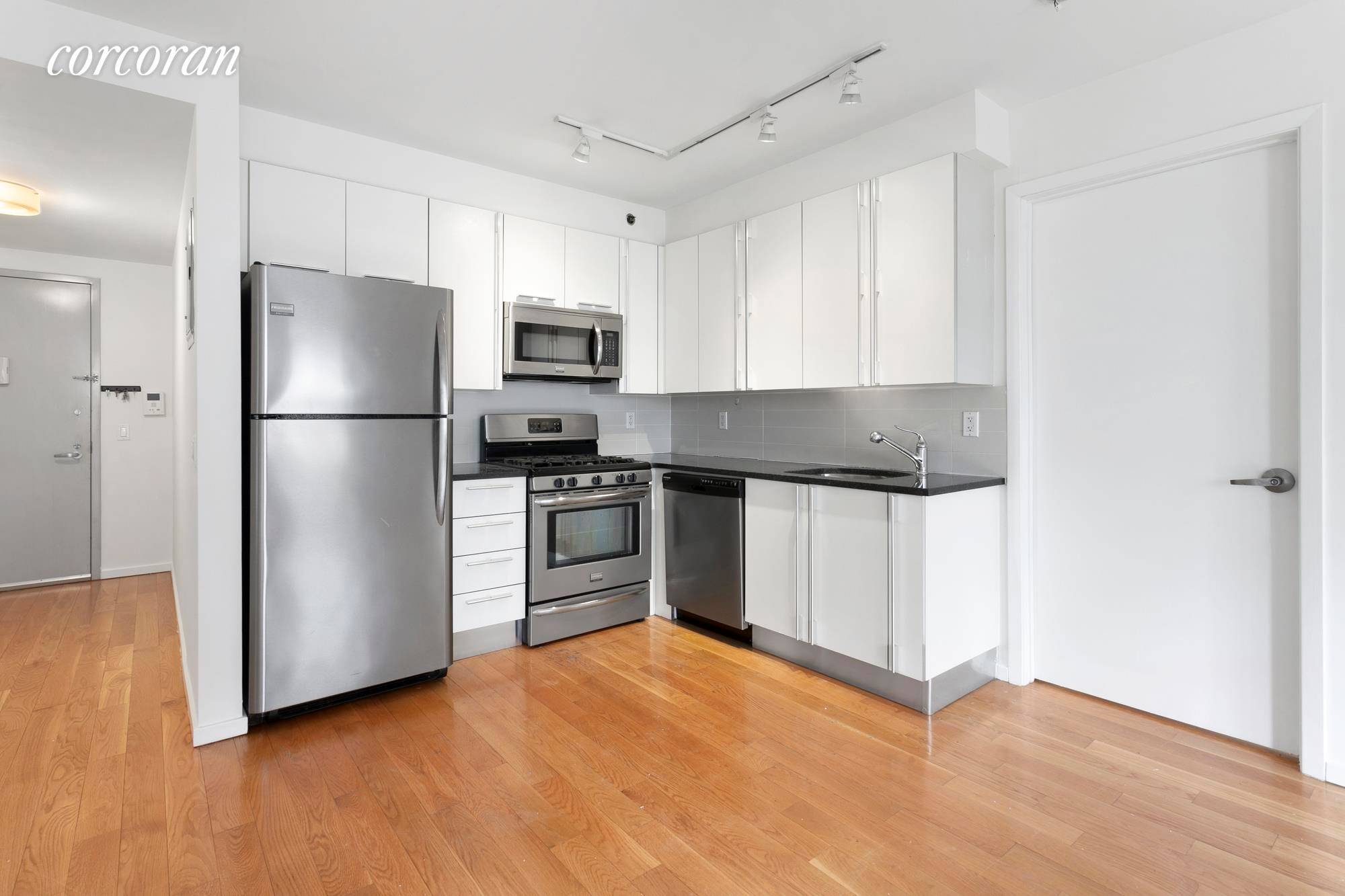 NEW ! No fee and 2 months free on this bright, high floor 2 bed 2 bath apartment !