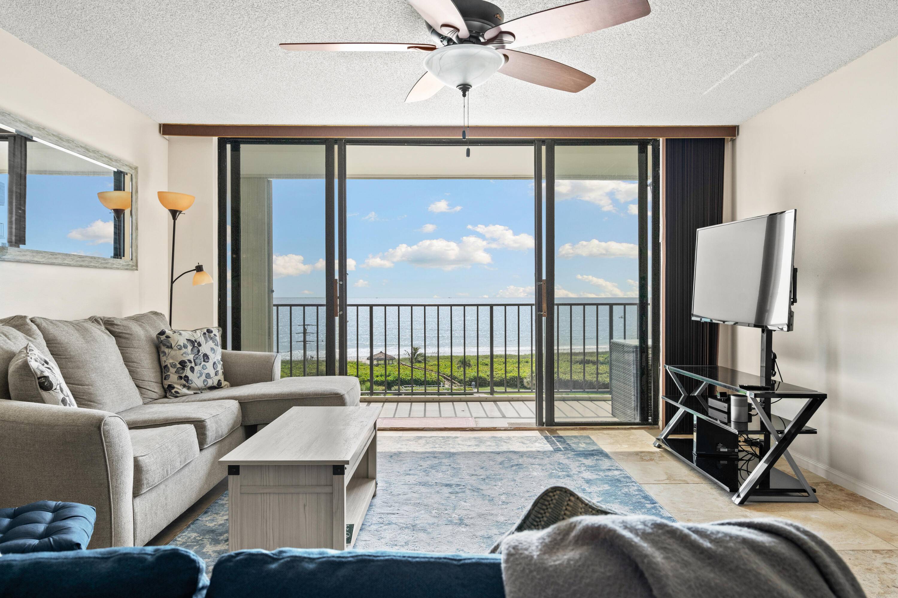 Beautiful 2 bed, 2 bath, 7th floor unit with stunning views of the ocean and intracoastal !