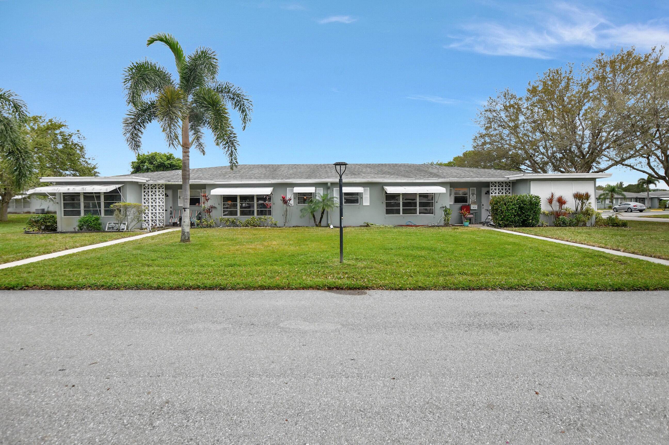 This 2BR 2BA corner villa is located in the 55 community of High Point of Delray Beach.