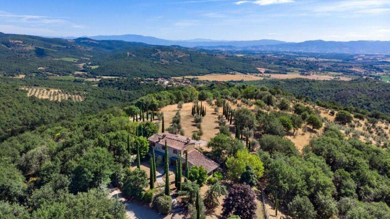 Tuscany, stone house in little Medieval village in Monte San Savino. Villa for sale with pool, sauna, gardens and gorgeous views over the Valdichiana