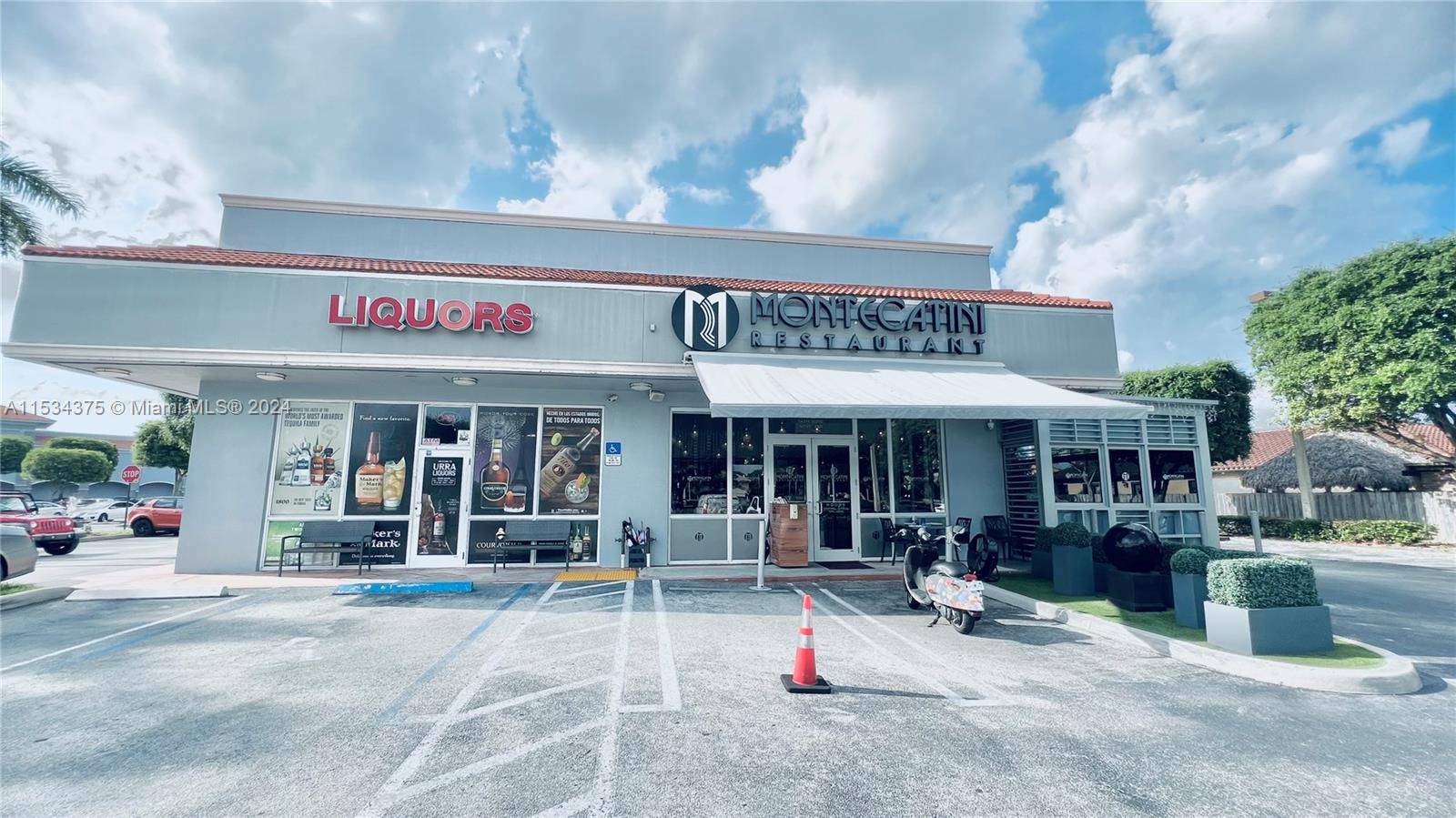 Excellent location ! ! Building for sale in the famous shopping plaza Bird Road Plaza has two units, a liquor store and an amazing completely remodeled restaurant, conveniently located right ...