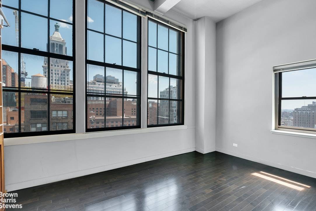 Private Corner Loft10N is a rare corner loft, on a high floor, and provides amazing natural light throughout the day.