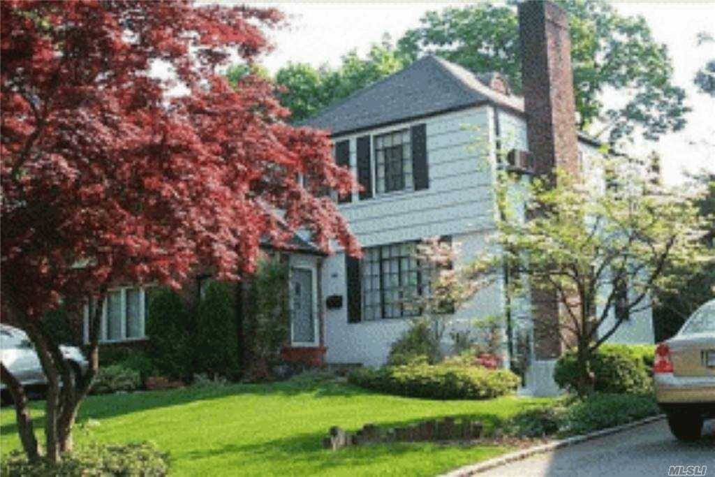 Enter this beautiful welcoming Colonial home in the Norgate section of Manhasset.