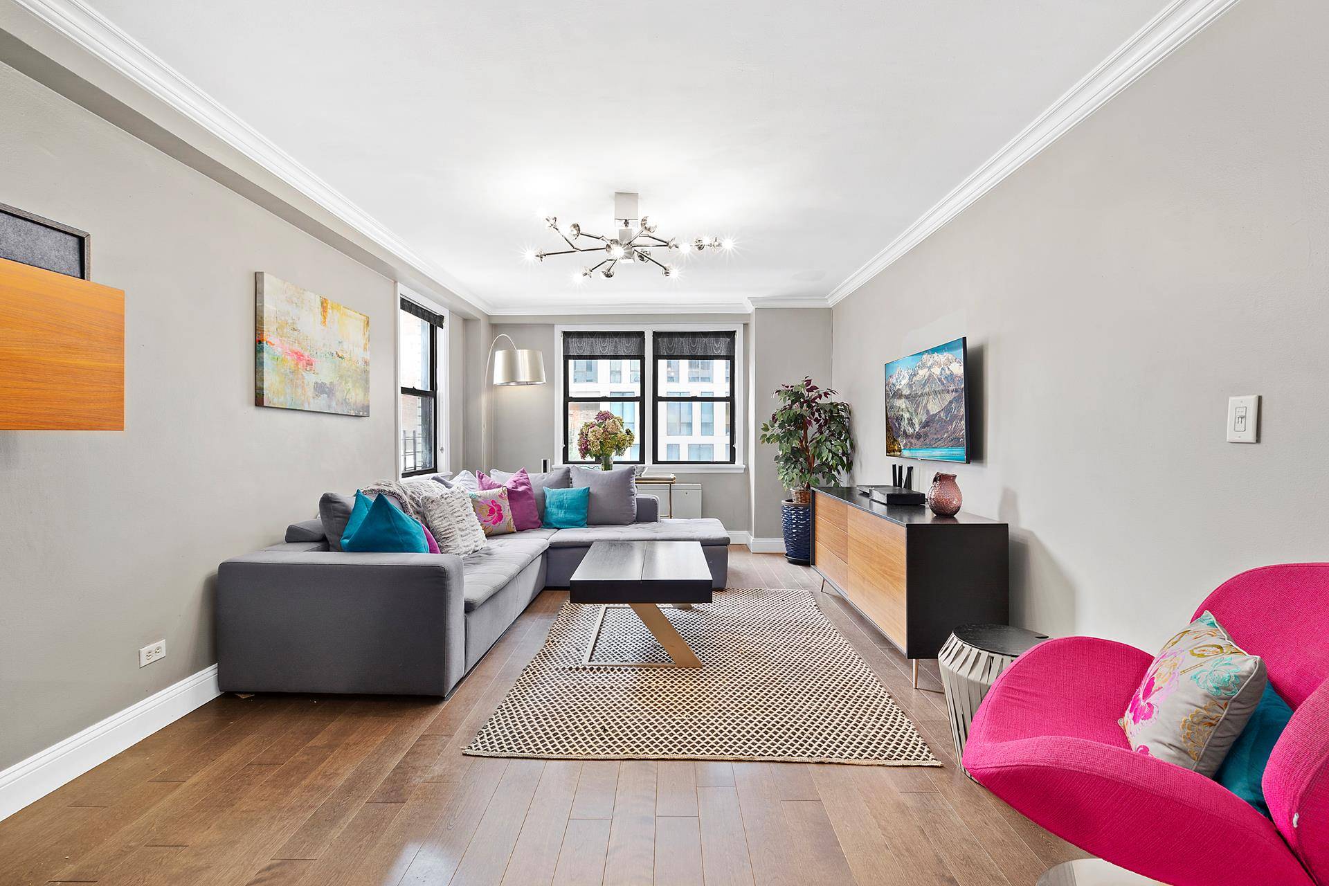 Welcome home to 201 East 21st Street Residence 6D, a one bedroom oasis that you must see for yourself.