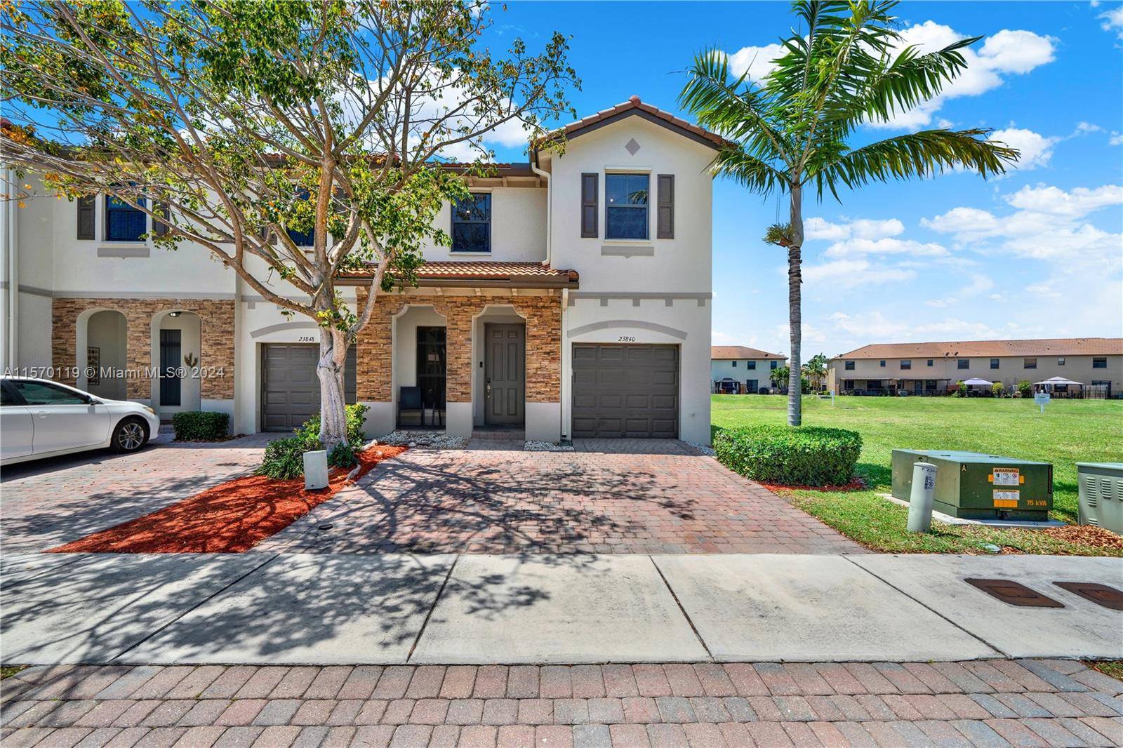 Step into your new home sweet home in the heart of Silver Palm !