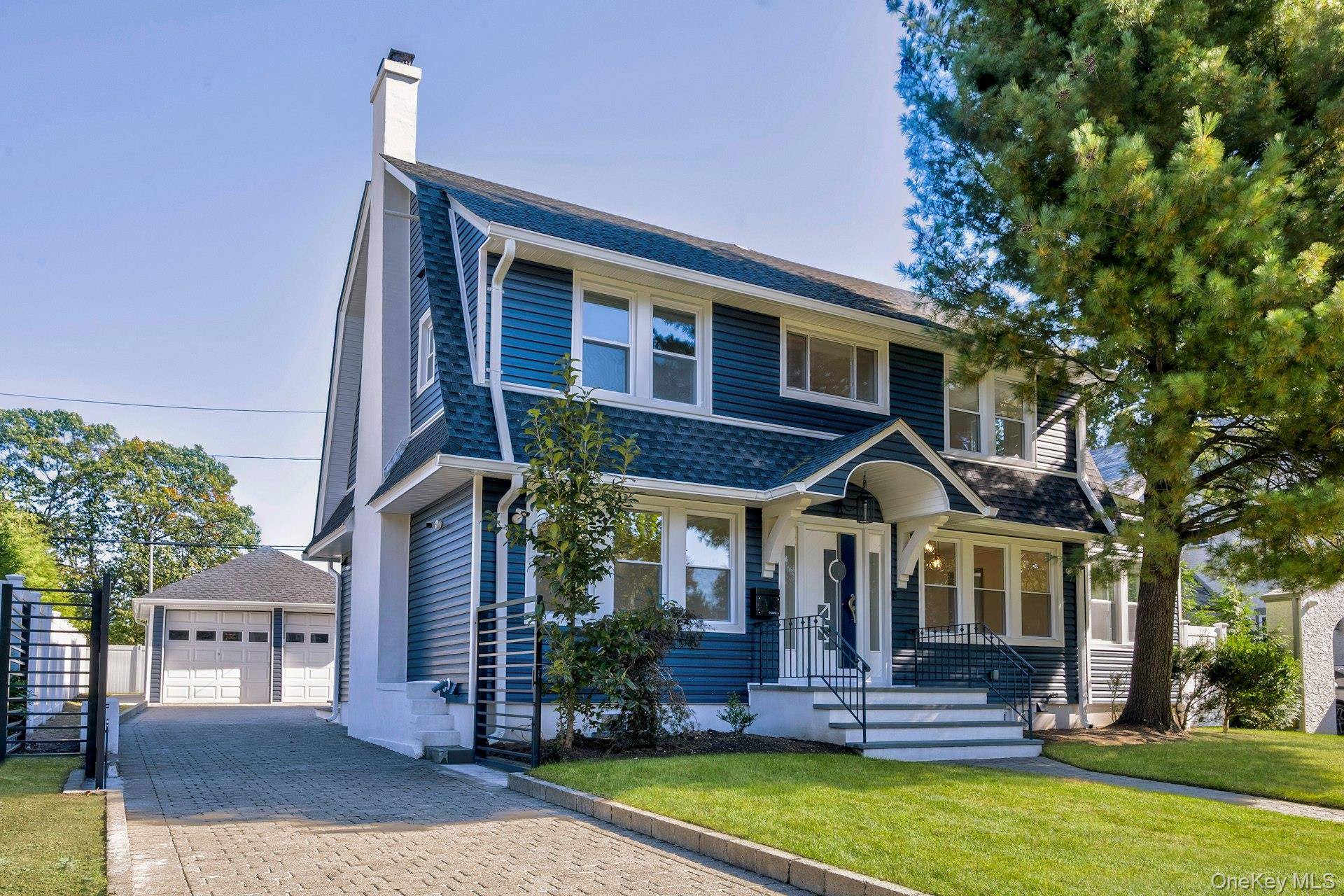 Prestigious Dutch Colonial Estate in Hempstead s Country Club Community No detail overlooked, no expense spared welcome to this masterfully reimagined Dutch Colonial Smart Home in the highly sought after ...