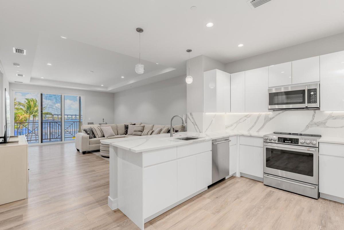41 SW Seminole Street 305 7