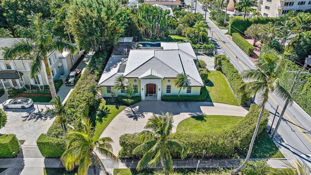 Exclusive opportunity to acquire nearly 20, 000 square feet of prime land situated on one of Palm Beach's most coveted street close to town, lake trail and shopping !